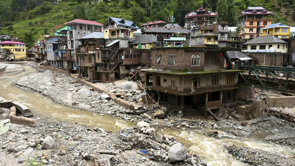 हिमाचल प्रदेश मानसून तबाही में डूबा गांव - Himachal Pradesh Monsoon Tragedy 2025"